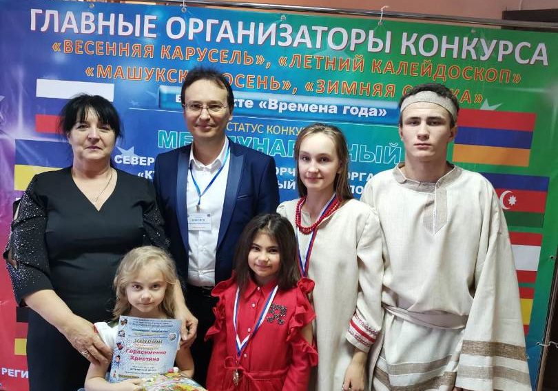 17 января дети были в Пятигорске на конкурсе, с нами фотографировался Ермолов Александр Владимирович член Союза композиторов